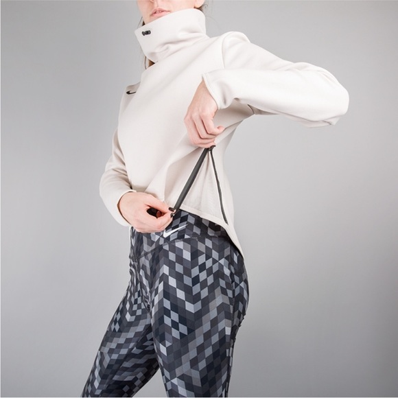 Nike Tops - Nike Dry Fit Therma sweat top. Reversible front to back